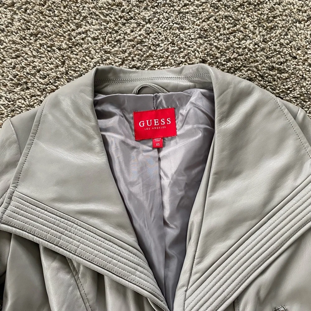 GUESS - Picture 4 of 5